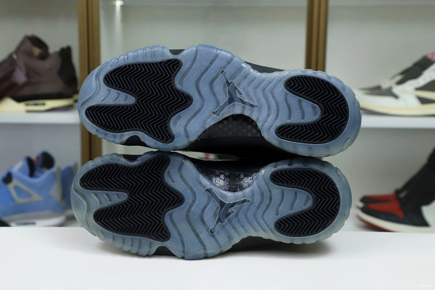 11 RETRO JORDAN GOWN' AIR 'CAP AND 0720